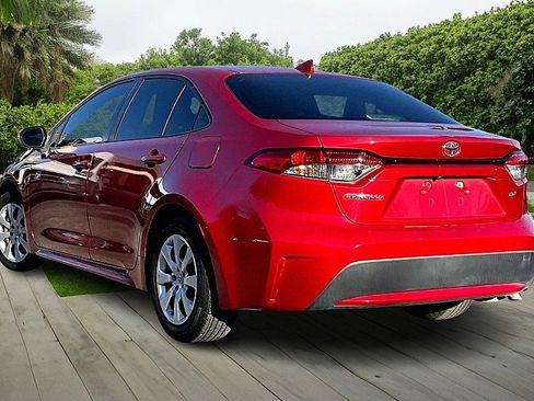 Used 2021 Toyota Corolla LE image 12