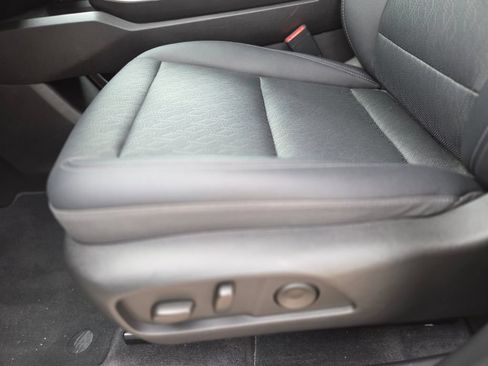Used 2025 Chevrolet Equinox LT w/ Convenience Package II AWD/4WD image 30