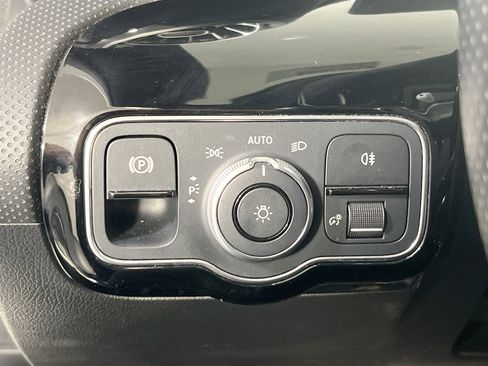 Used 2022 Mercedes-Benz A 220 4MATIC image 10