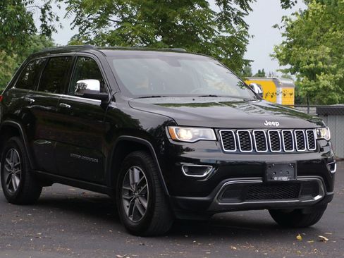Used 2018 Jeep Grand Cherokee Limited AWD/4WD image 3