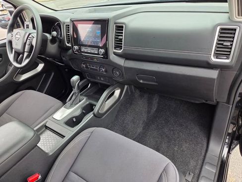 Used 2024 Nissan Frontier SV image 17