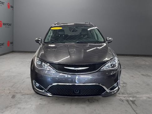 Used 2019 Chrysler Pacifica Limited w/ Tire & Wheel Group FWD image 11
