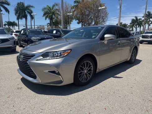 Used 2018 Lexus ES 350 w/ Premier Package FWD image 2