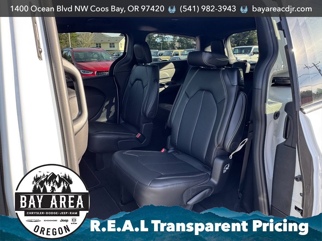 New 2026 Chrysler Pacifica Select w/ S Appearance Package FWD image 17