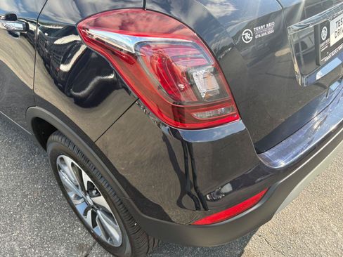 Used 2022 Buick Encore Preferred AWD/4WD image 11