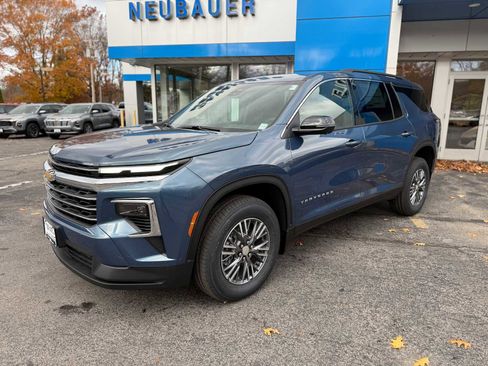 New 2026 Chevrolet Traverse LT image 3