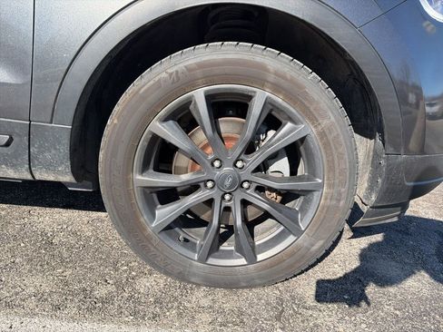 Used 2018 Ford Explorer XLT w/ Equipment Group 202A image 5