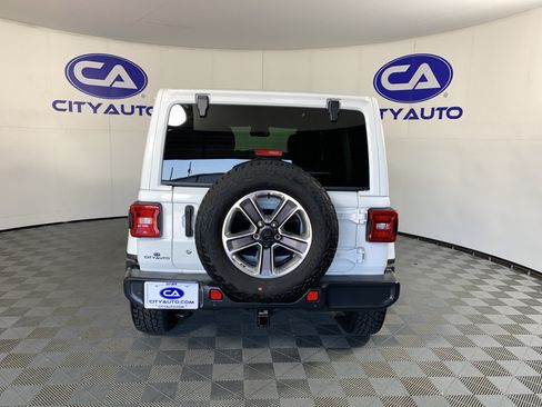 Used 2019 Jeep Wrangler Unlimited Sahara AWD/4WD image 4