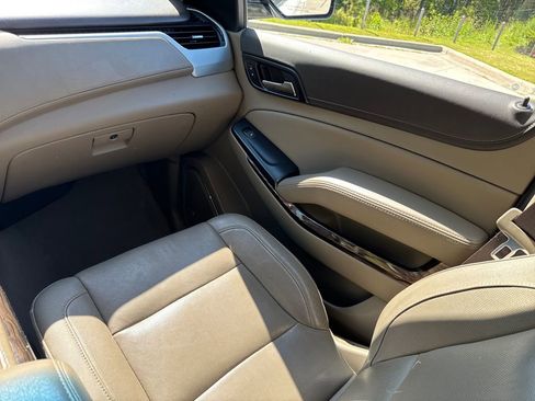Used 2019 GMC Yukon SLT w/ Open Road Package AWD/4WD image 17