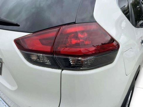 Used 2019 Nissan Rogue SV FWD image 19