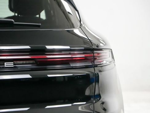 Certified 2024 Porsche Cayenne AWD/4WD image 12