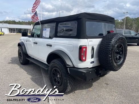 Used 2024 Ford Bronco Wildtrak image 13