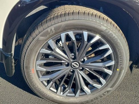 New 2026 Nissan Rogue Platinum w/ Platinum Premium Package image 3