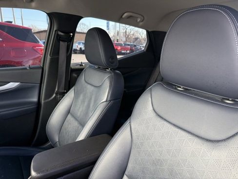 Used 2022 Chevrolet Bolt EUV LT w/ Convenience Package image 7