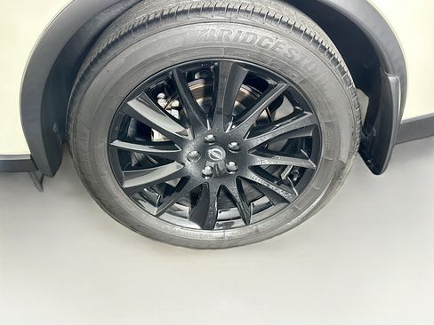 Used 2023 Nissan Murano SV w/ SV Midnight Edition Package image 11