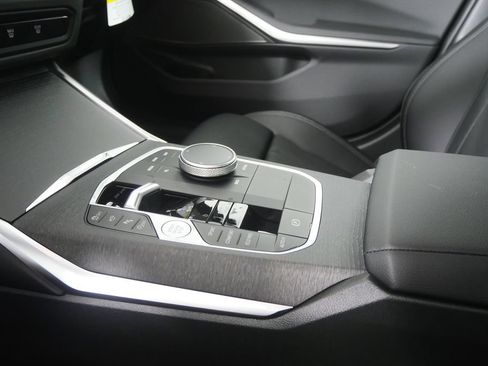 Used 2026 BMW 330i Sedan w/ M Sport Package RWD image 21