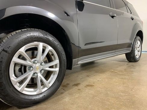 Used 2017 Chevrolet Equinox LT w/ Convenience Package image 2