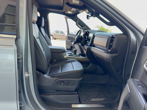 Used 2025 Chevrolet Silverado 1500 High Country AWD/4WD image 15