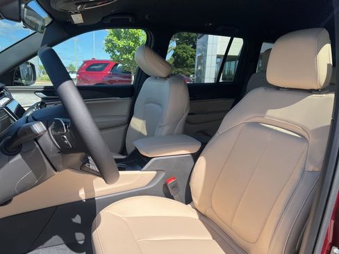 New 2025 Jeep Grand Cherokee Limited AWD/4WD image 18