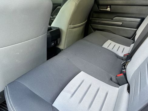 Used 2024 Toyota Tacoma TRD Sport w/ TRD Sport Upgrade Package image 4