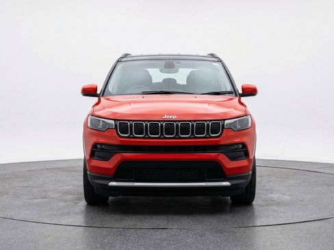 Used 2025 Jeep Compass Limited AWD/4WD image 2