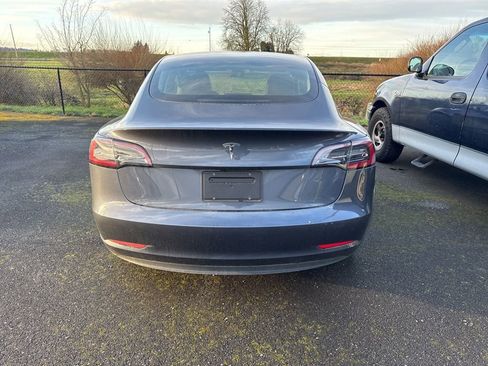 Used 2023 Tesla Model 3 Standard Range image 4