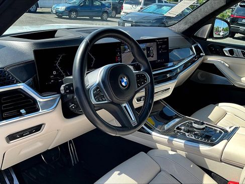 Used 2025 BMW X7 M60i image 12