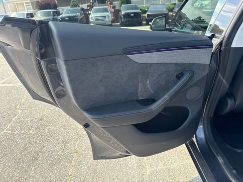 Used 2026 Tesla Model Y 2WD image 31