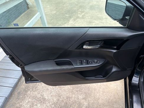 Used 2017 Honda Accord LX image 25