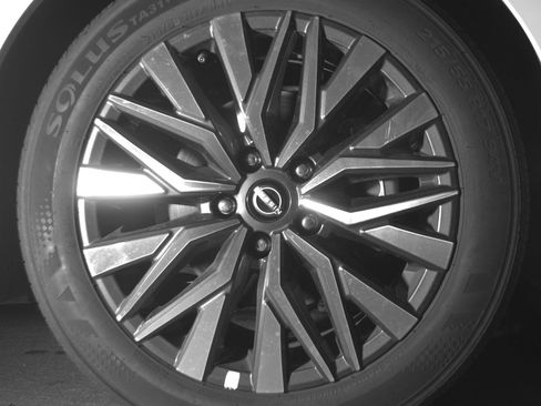 Used 2025 Nissan Altima 2.5 SV FWD image 13