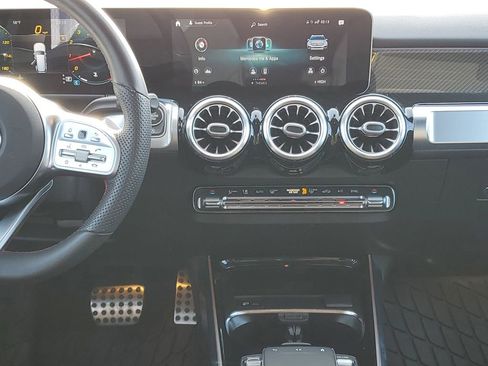 Used 2021 Mercedes-Benz GLB 250 4MATIC image 27