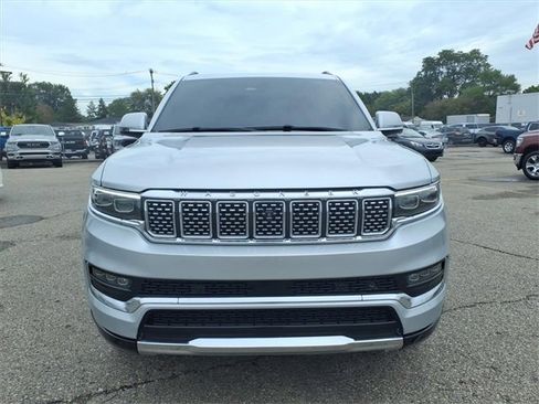 Used 2022 Jeep Grand Wagoneer Series II w/ Convenience Group III image 2