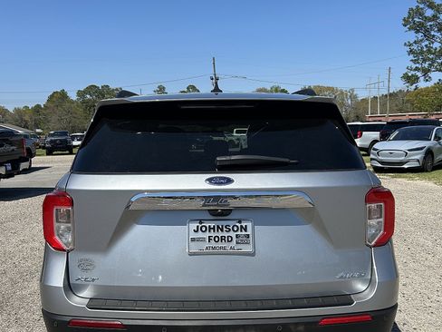 Used 2023 Ford Explorer XLT w/ Equipment Group 202A image 4