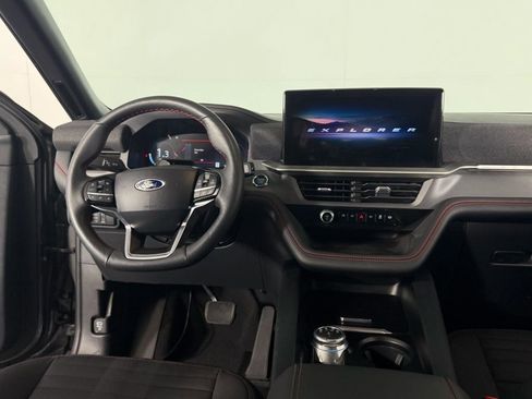 Used 2025 Ford Explorer ST-Line image 14