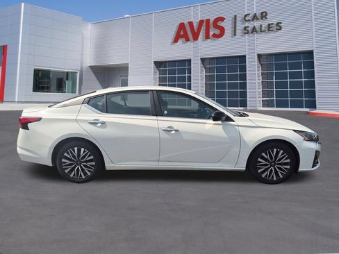 Used 2025 Nissan Altima 2.5 SV FWD image 5