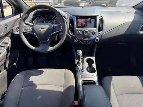 Used 2018 Chevrolet Cruze LT w/ Sun And Sound Package FWD image 11