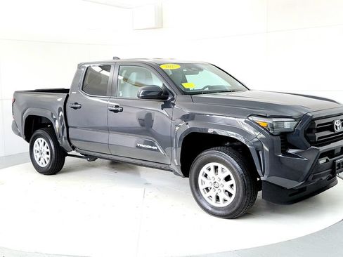 Certified 2025 Toyota Tacoma SR5 AWD/4WD image 7