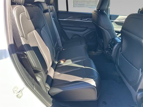 New 2025 Jeep Grand Cherokee Limited w/ Trailer Tow Package image 17