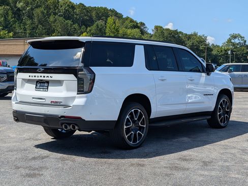 Used 2026 Chevrolet Suburban RST w/ Comfort Package AWD/4WD image 9