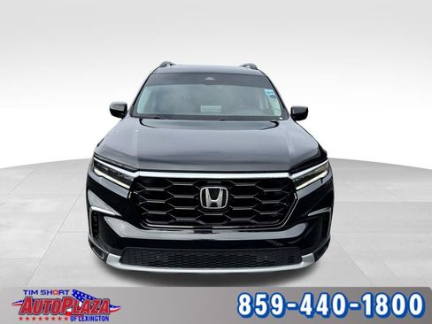 Used 2025 Honda Pilot Touring image 13
