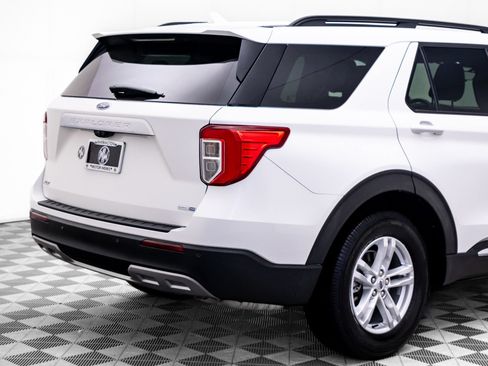 Used 2020 Ford Explorer XLT w/ Equipment Group 202A AWD/4WD image 36