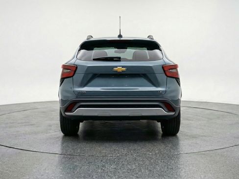 Used 2025 Chevrolet Trax LT w/ LT Convenience Package FWD image 7