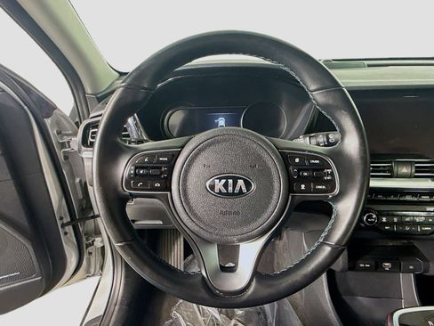 Used 2020 Kia Niro EX Premium image 13