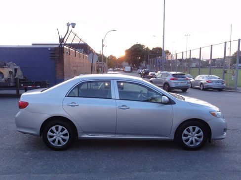 Used 2010 Toyota Corolla LE FWD image 4