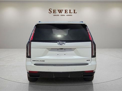 Used 2024 Cadillac Escalade Sport Platinum w/ LPO, ONYX Package AWD/4WD image 4