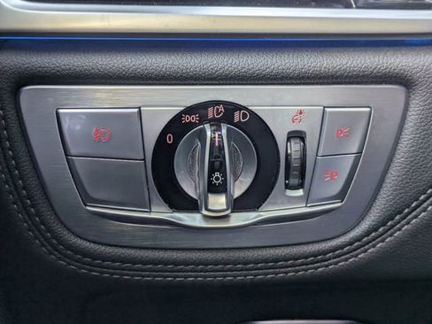 Used 2017 BMW 750i image 29