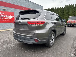 Used 2018 Toyota Highlander XLE AWD/4WD video 3