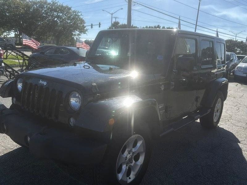 Used 2014 Jeep Wrangler Unlimited Sahara w/ Dual Top Group AWD/4WD image 4