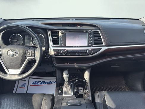 Used 2016 Toyota Highlander Limited Platinum w/ Four Season Floor Mat Package AWD/4WD image 17