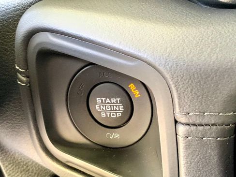 Used 2025 Jeep Gladiator Mojave w/ Convenience Group AWD/4WD image 33